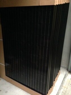 3 x 300W (900 W !) 24V Zonnesysteem met Daglichtpaneel / Black Premium Monokristallijn zonnepaneel-0